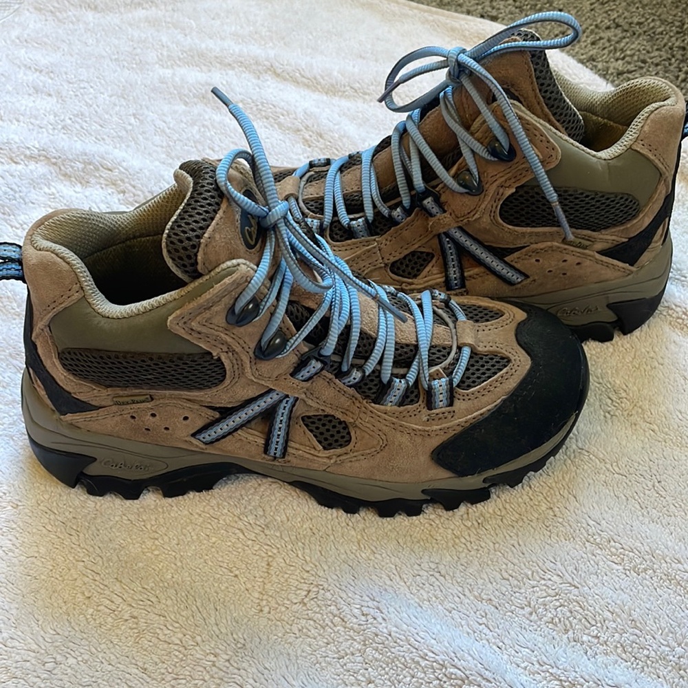 New Cabalas ladies Hiking boots